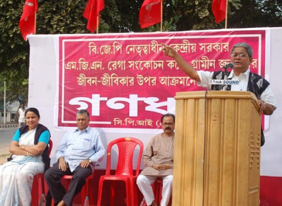 CPI (M) state unit holds two hour long sit-in-demonstration CPI (M) state unit holds two hour long sit-in-demonstration